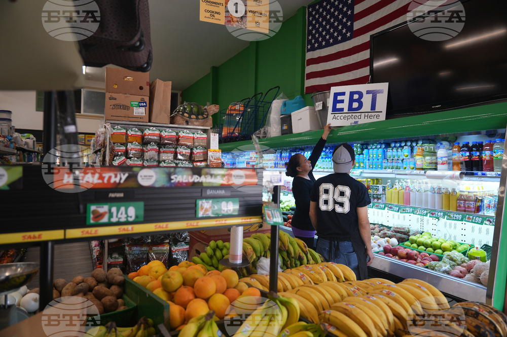 Съдилища разпоредиха на правителството на Тръмп да продължи финансирането на програмата за хранителни помощи