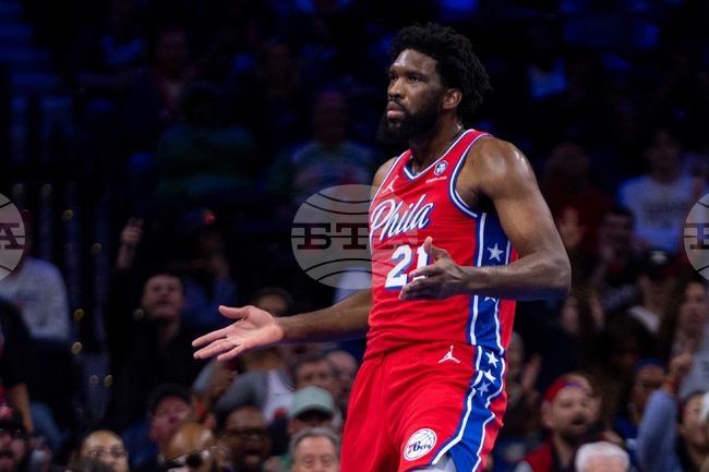 НБА глоби Джоел Ембийд с 50 000 долара за неприличен жест, той поиска глоби и за съдиите за същото