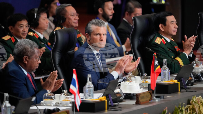 Министърът на отбраната на САЩ се очаква във Виетнам днес за преговори за военни доставки