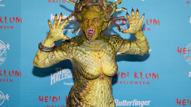 Хайди Клум демонстрира дългоочаквания си костюм за Хелоуин – тази година супермоделът се превъплъти в Медуза