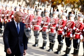 Церемония по издигане на националния флаг