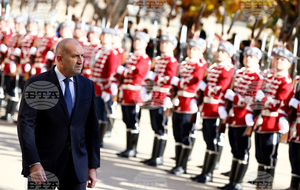 Церемония по издигане на националния флаг