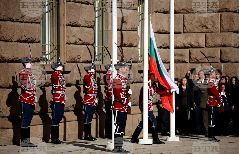 Церемония по издигане на националния флаг