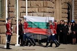 Церемония по издигане на националния флаг