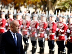 Церемония по издигане на националния флаг