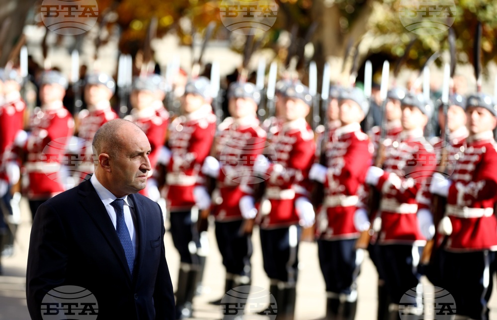 Церемония по издигане на националния флаг