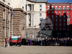 Церемония по издигане на националния флаг
