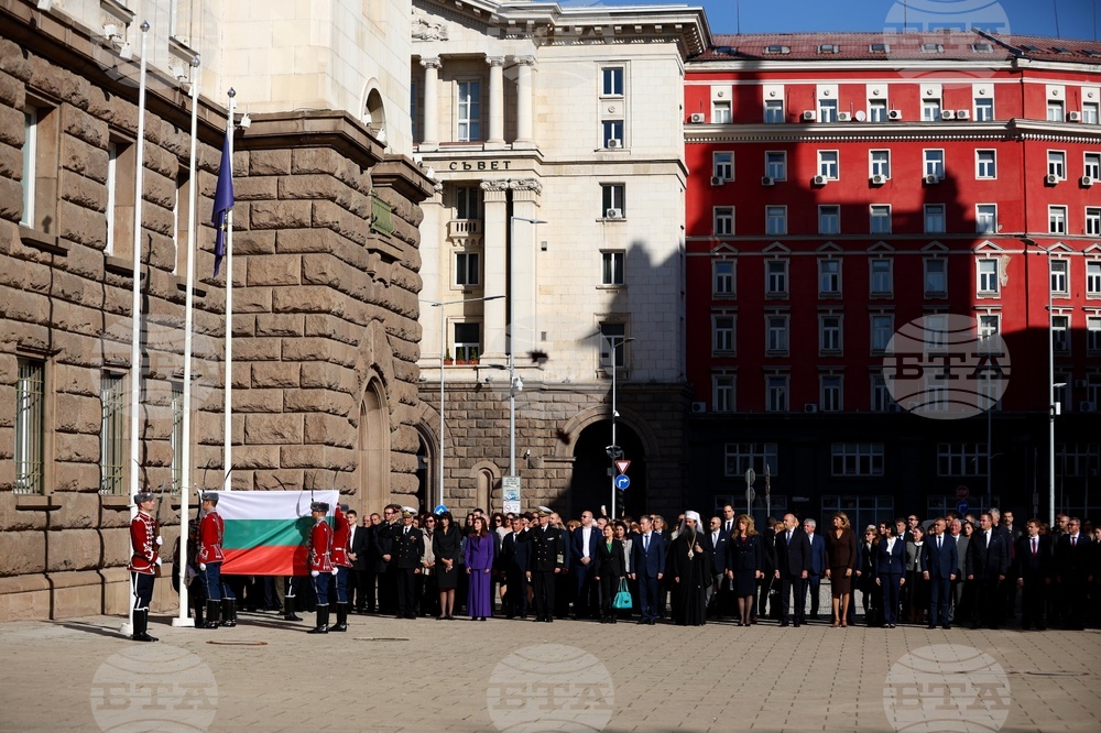 Церемония по издигане на националния флаг