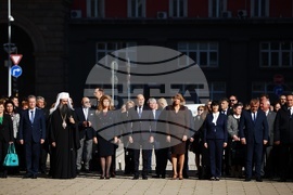 Церемония по издигане на националния флаг