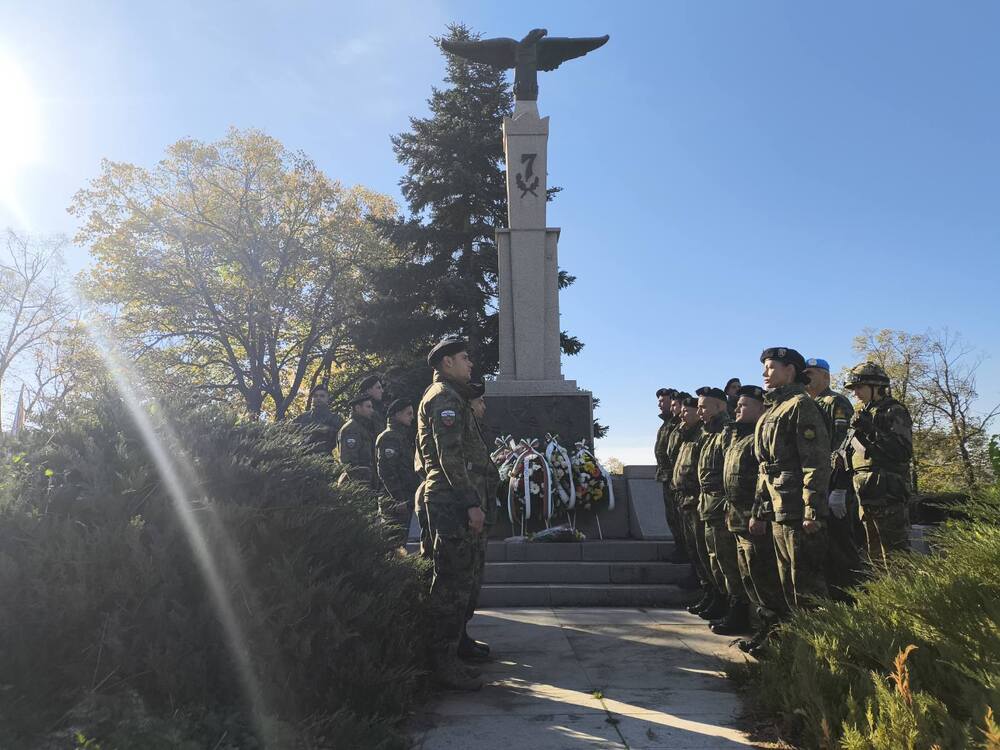 На Архангелова задушница Сливен се поклони пред паметта на героите от Седми конен полк
