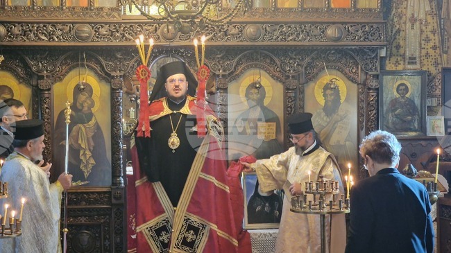 Църквата като майка събира чадата си живи и покойни в едно духовно семейство, каза Маркианополският епископ Богослов