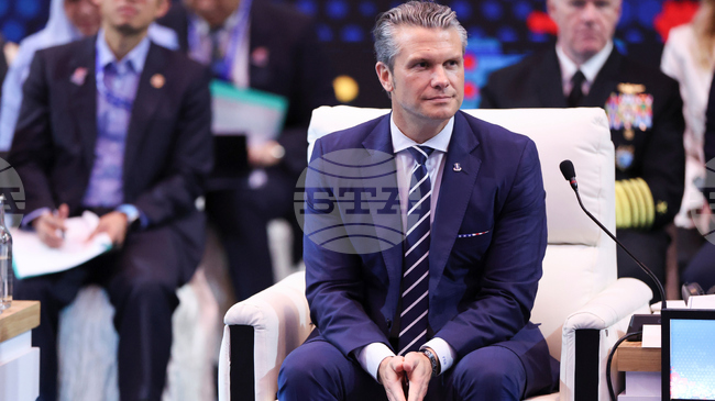 Министърът на отбраната на САЩ пристигна в Южна Корея за преговори относно разположените американски войници в страната