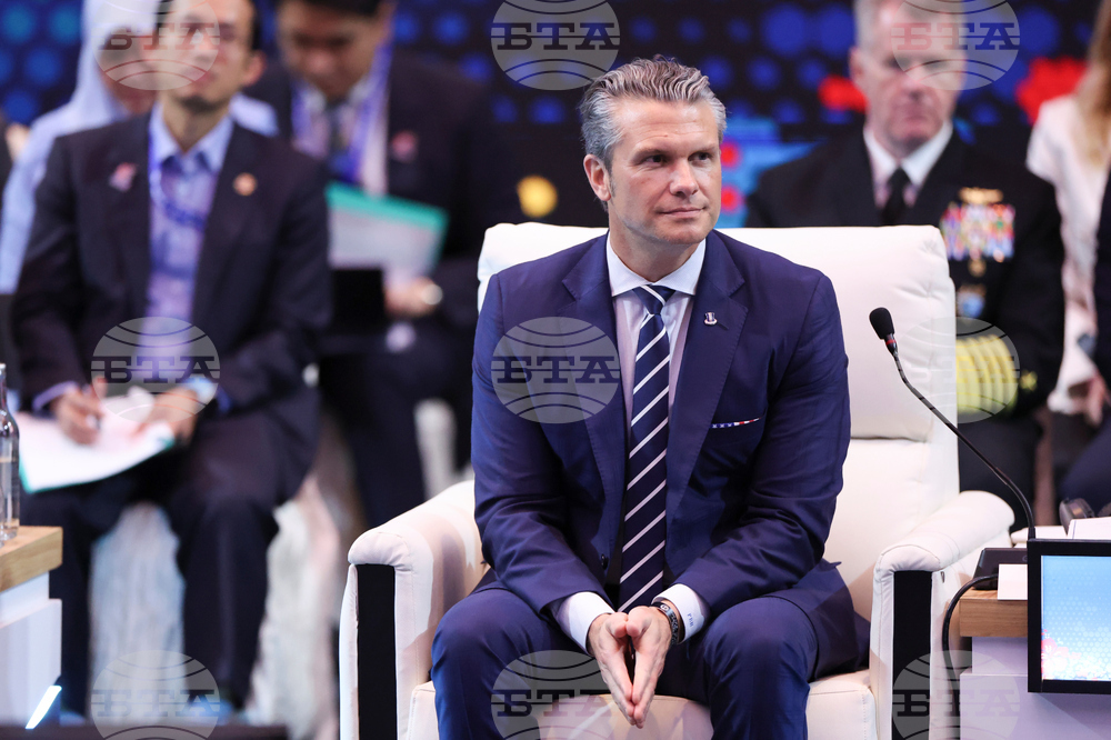 Министърът на отбраната на САЩ пристигна в Южна Корея за преговори относно разположените американски войници в страната