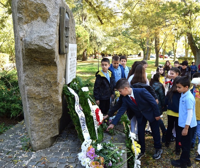 Каварна почете Деня на народните будители