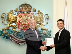 Ден на народните будители - Румен Радев - приветствие - ученици и студенти - церемония - почетни грамоти