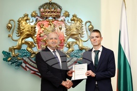 Ден на народните будители - Румен Радев - приветствие - ученици и студенти - церемония - почетни грамоти