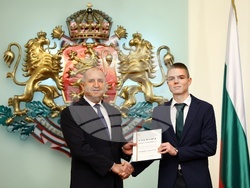 Ден на народните будители - Румен Радев - приветствие - ученици и студенти - церемония - почетни грамоти