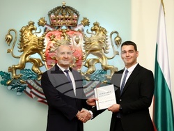 Ден на народните будители - Румен Радев - приветствие - ученици и студенти - церемония - почетни грамоти