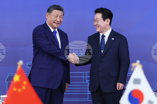 Южнокорейският президент помоли Си Цзинпин да му помогне за контактите със Северна Корея 