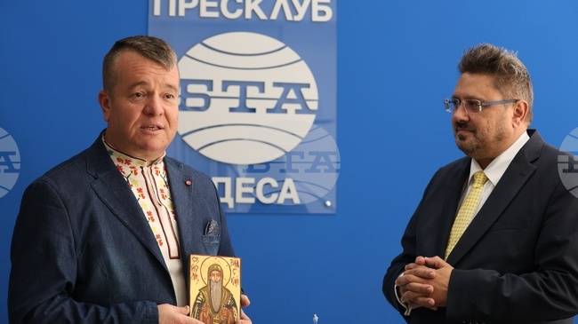 Ще запознавам повече мои колеги, да отпиват от този чист извор на българите, съхранили се през тези 200 години, каза Илия Луков в пресклуба на БТА в Одеса