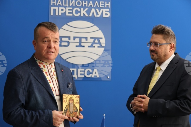 Ще запознавам повече мои колеги, да отпиват от този чист извор на българите, съхранили се през тези 200 години, каза Илия Луков в пресклуба на БТА в Одеса