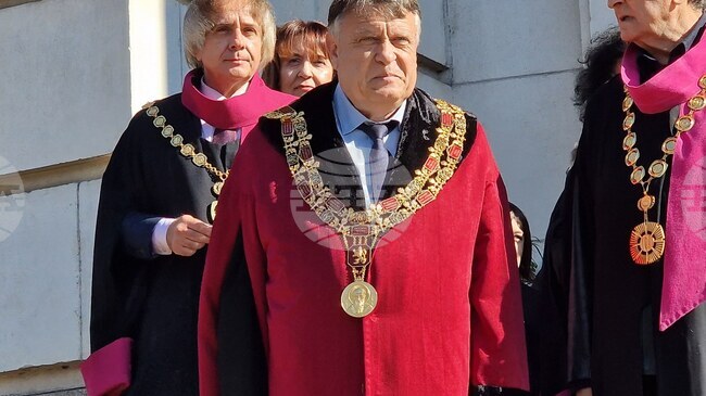 Без памет трудно можем да вървим напред, каза пред БТА ректорът на Софийския университет проф. Георги Вълчев 