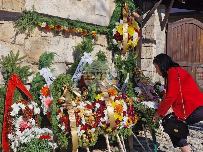 Разград се поклони пред делото и паметта на народните будители