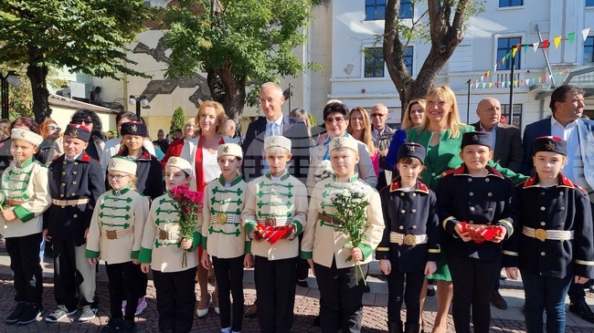 България може да стане център за развитие на изкуствения интелект, каза в Нова Загора министър Красимир Вълчев