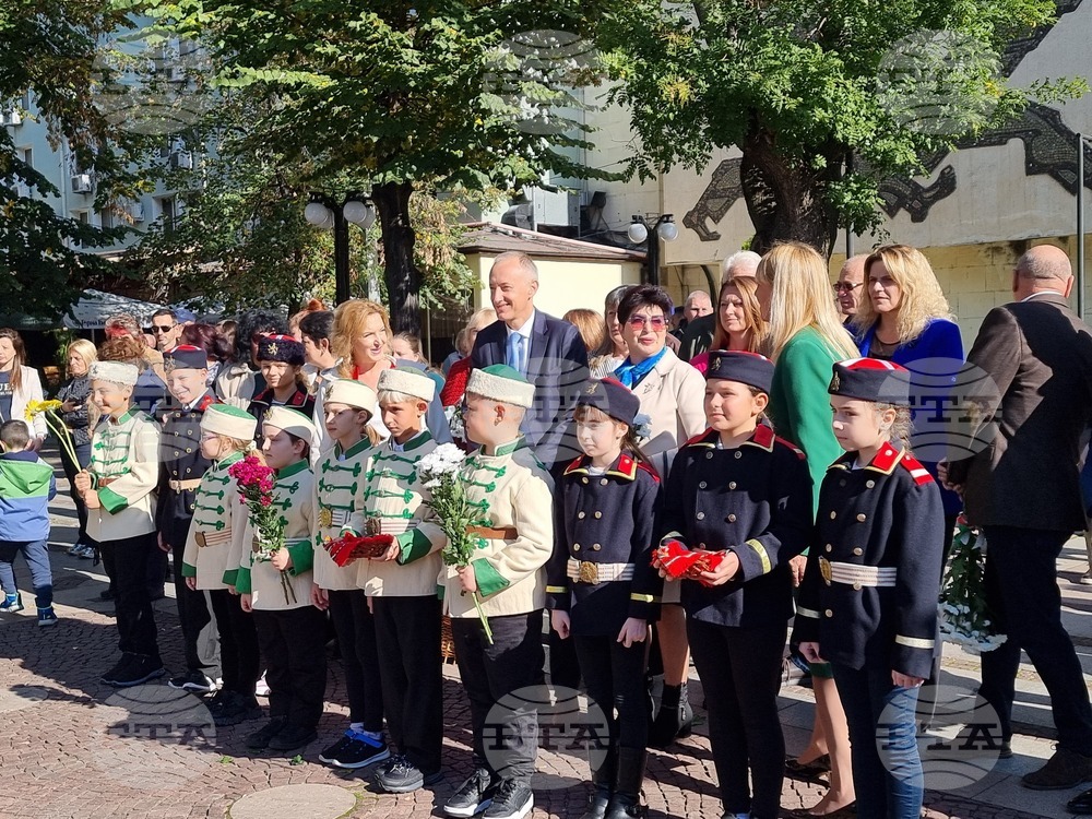 Нова Загора - паметник на Стоян Омарчевски - откриване