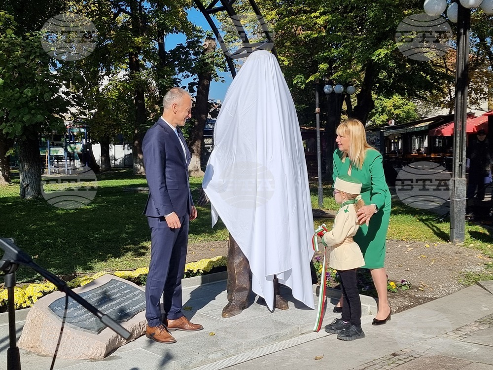 Нова Загора - паметник на Стоян Омарчевски - откриване