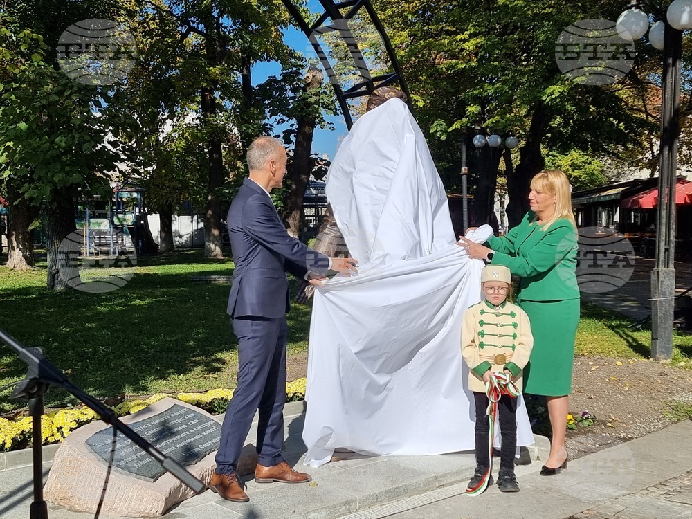 Нова Загора - паметник на Стоян Омарчевски - откриване