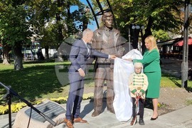 Нова Загора - паметник на Стоян Омарчевски - откриване