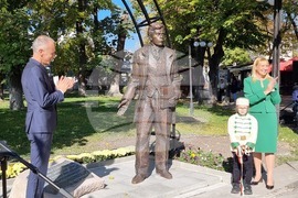 Нова Загора - паметник на Стоян Омарчевски - откриване