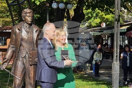 Нова Загора - паметник на Стоян Омарчевски - откриване