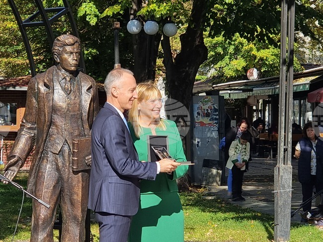 Стоян Омарчевски е визионер, положил основите на съвременното българско образование, каза в Нова Загора министър Красимир Вълчев