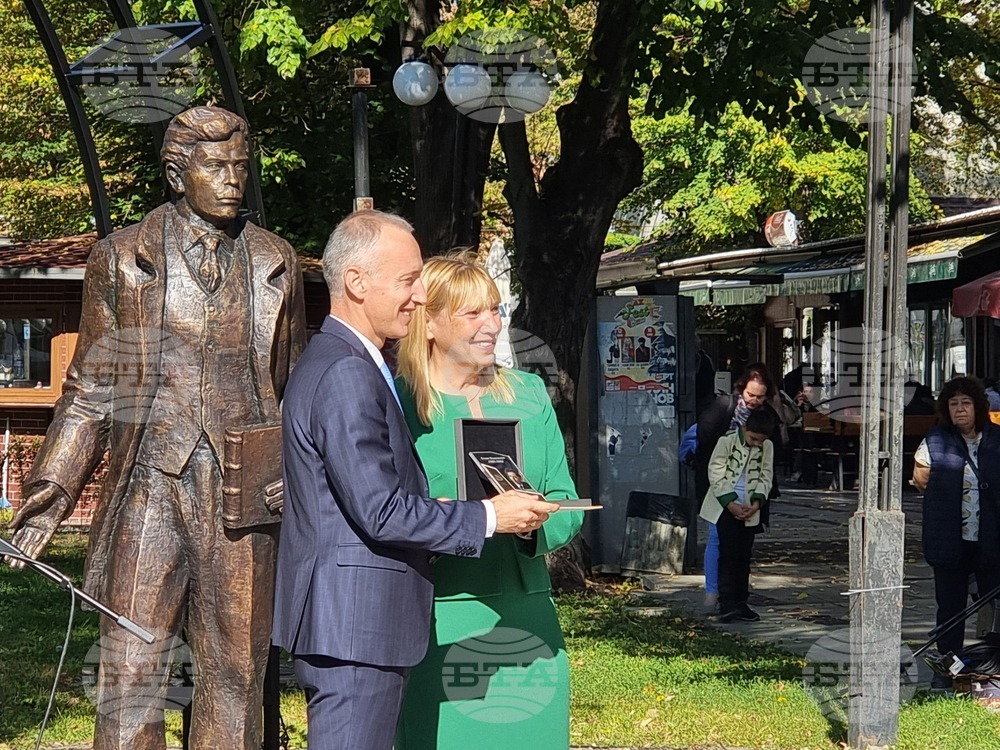 Нова Загора - паметник на Стоян Омарчевски - откриване