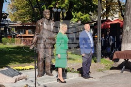 Нова Загора - паметник на Стоян Омарчевски - откриване