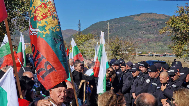 Protest аgainst Euro Changeover Held at Entrance to Town of Gurkovo 