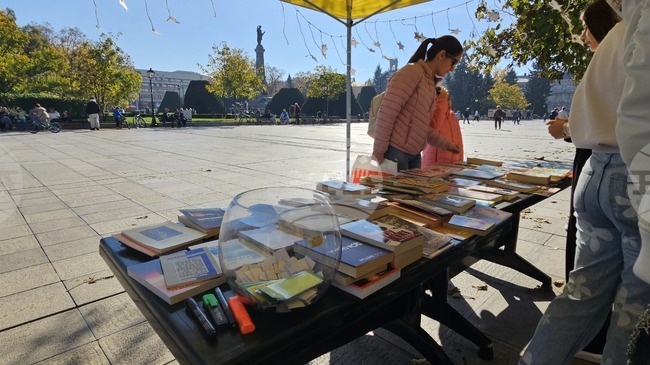 Книги с послания разменяха младежи за Деня на народните будители в Русе