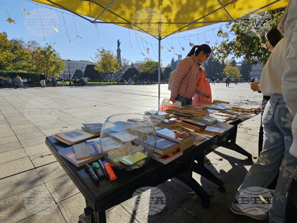 Книги с послания разменяха младежи за Деня на народните будители в Русе