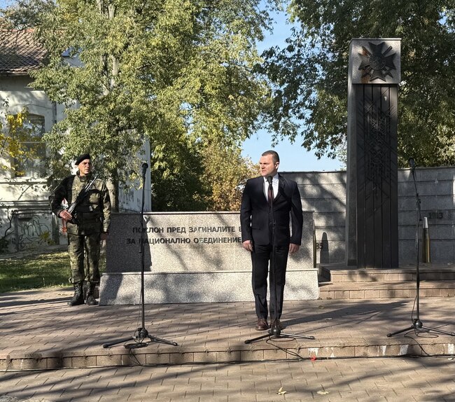 Русе почете паметта на героите с военен ритуал и панихида за Архангелова задушница