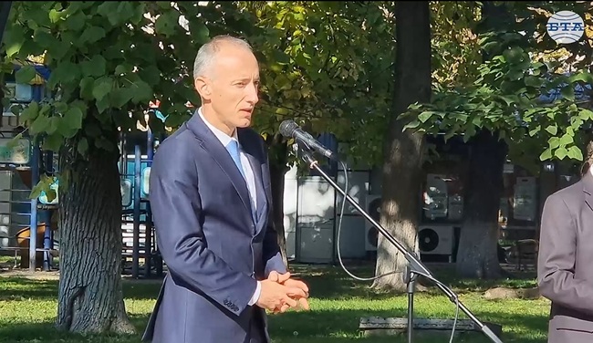 Стоян Омарчевски е визионер, положил основите на съвременното българско образование, каза в Нова Загора министър Красимир Вълчев