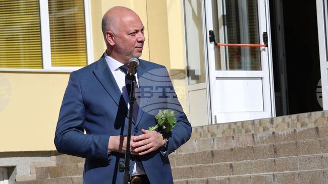 Това, което ни обединява днес, е търсенето на добрите примери, каза при честването на Деня на народните будители в Разлог премиерът Росен Желязков