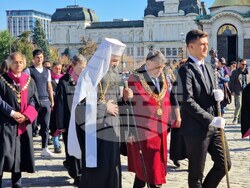 Софийският университет отбеляза с шествие Деня на народните будители 