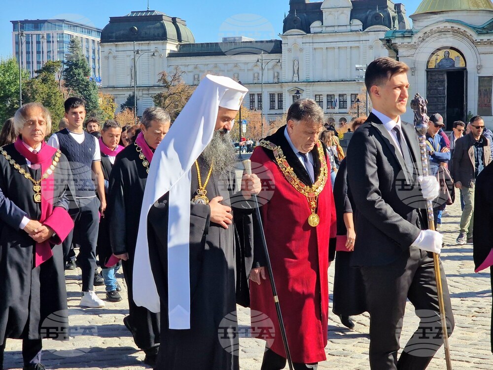 Патриарх Даниил и ректорът на Софийския университет проф. Вълчев оглавиха шествие за Деня на народните будители