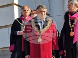 Софийският университет отбеляза с шествие Деня на народните будители 