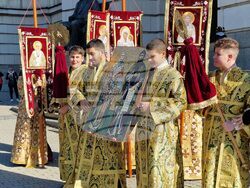 Софийският университет отбеляза с шествие Деня на народните будители 