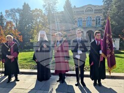 Софийският университет отбеляза с шествие Деня на народните будители 