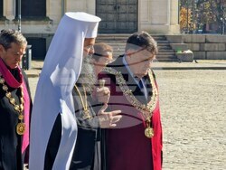 Софийският университет отбеляза с шествие Деня на народните будители 