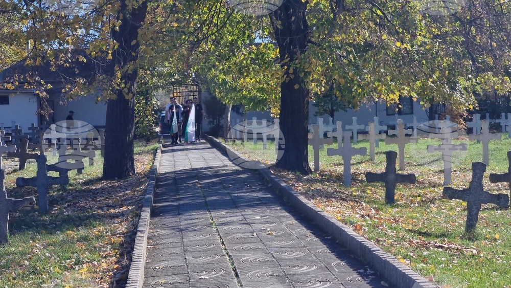 Добрич - панихида - Военно гробище-музей